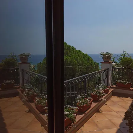 VelaLatina Residence B&B Soverato - Camera Maestrale&Camera Tramontana-3